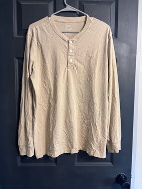 American Eagle Outfitters Long-Sleeve Henley in Light Tan